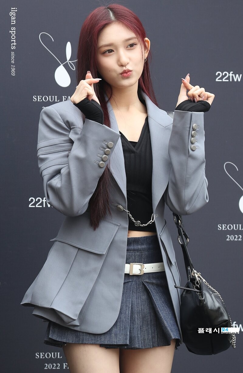 220318-IVE-Leeseo-Seoul-Fashion-Week-2022-FW-documents-6(1).jpg