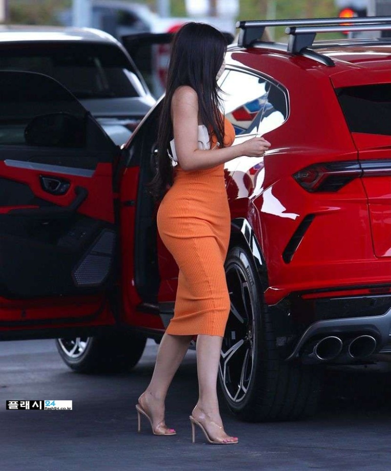 Kylie-Jenner-in-Tight-Dress-724.jpg