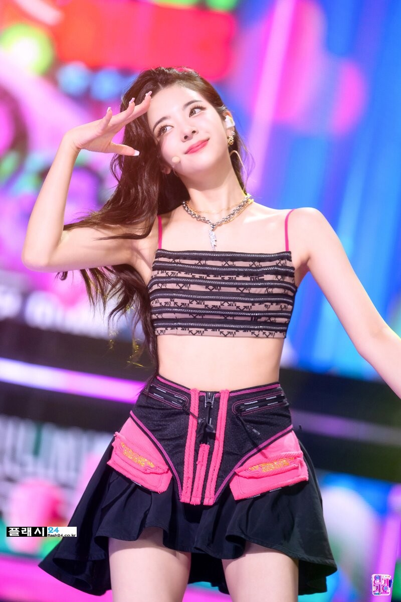220724-ITZY-Lia-SNEAKERS-at-Inkigayo-documents-11.jpg