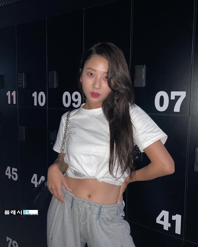 210923-CLC-Seungyeon-Instagram-Update-documents-6.jpg