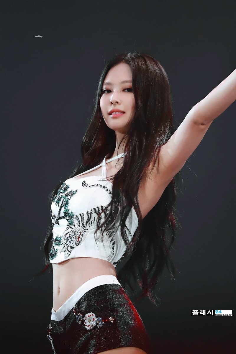 221016-BLACKPINK-Jennie-BORN-PINK-Concert-in-Seoul-Day-2-documents-3(3).jpg