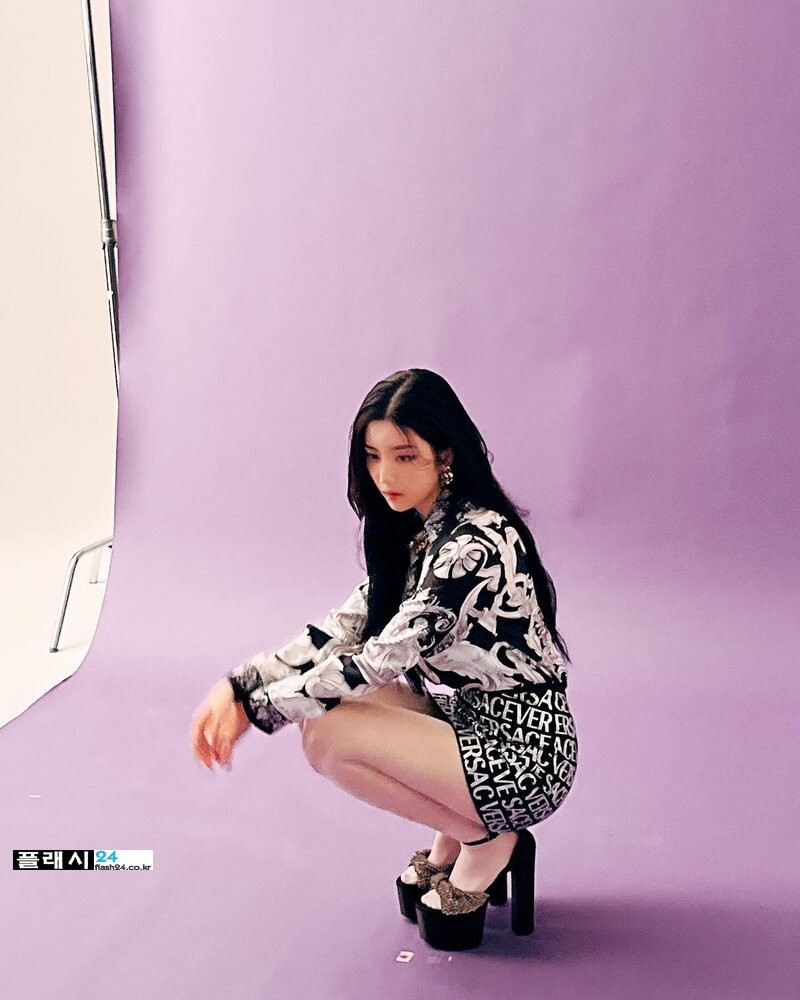 221027-Kwon-Eunbi-Instagram-Update-documents-5.jpg