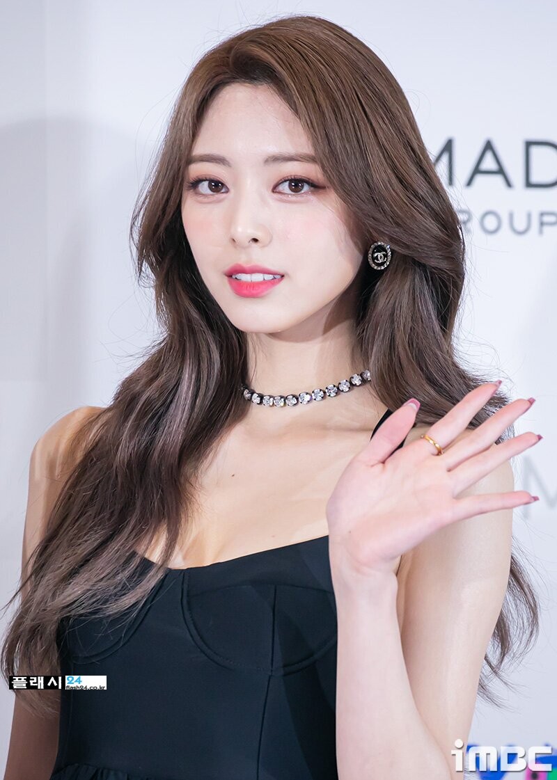 221008-ITZY-Yuna-The-Fact-Music-Awards-documents-1.jpg
