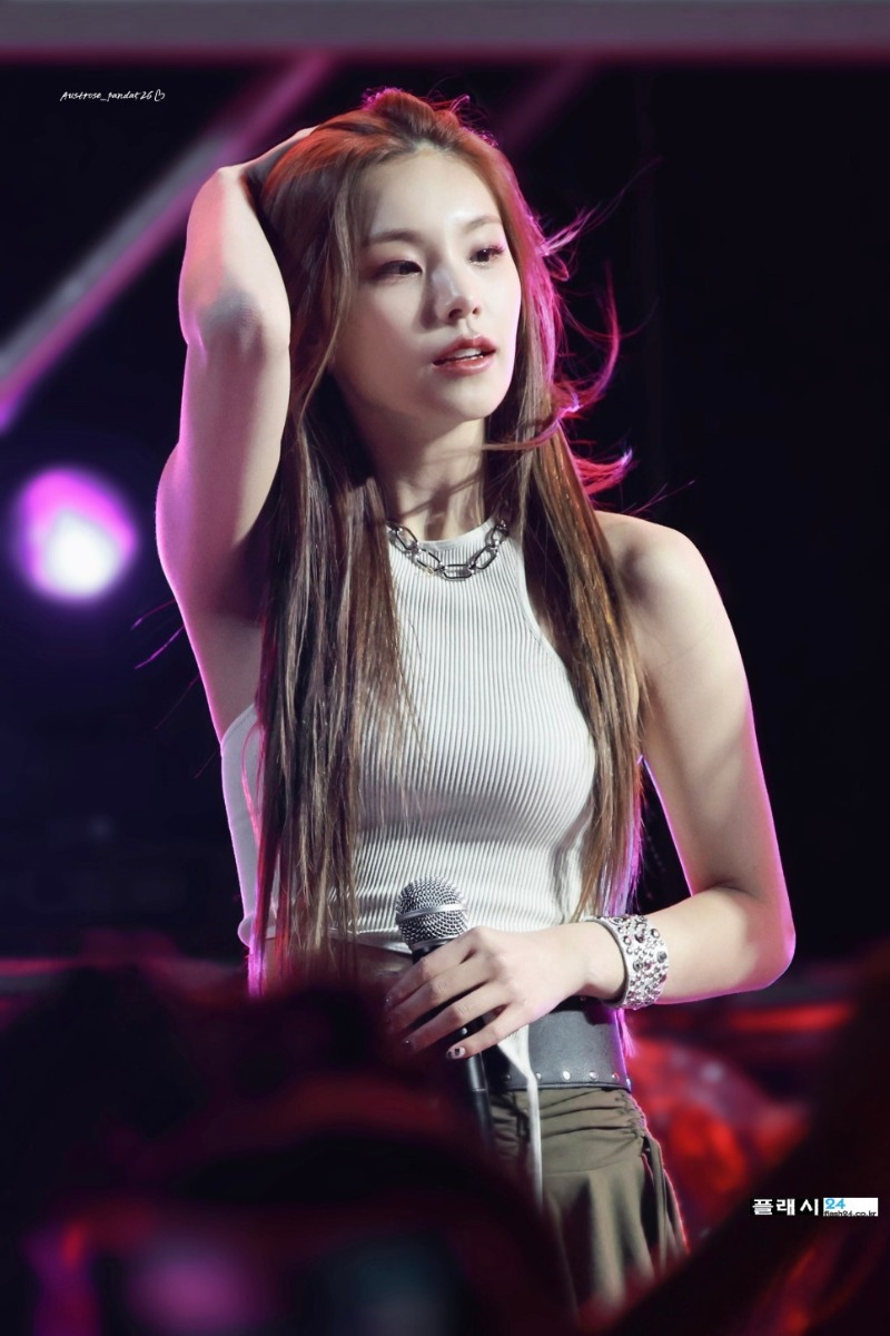 230511-ITZY-Yeji-Seoul-National-University-12.jpg