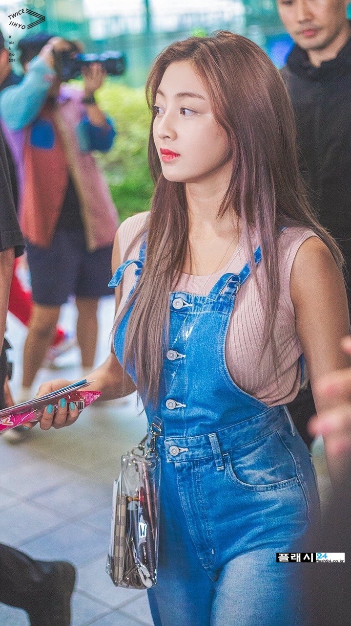 JIHYO THIGHS 63.jpg