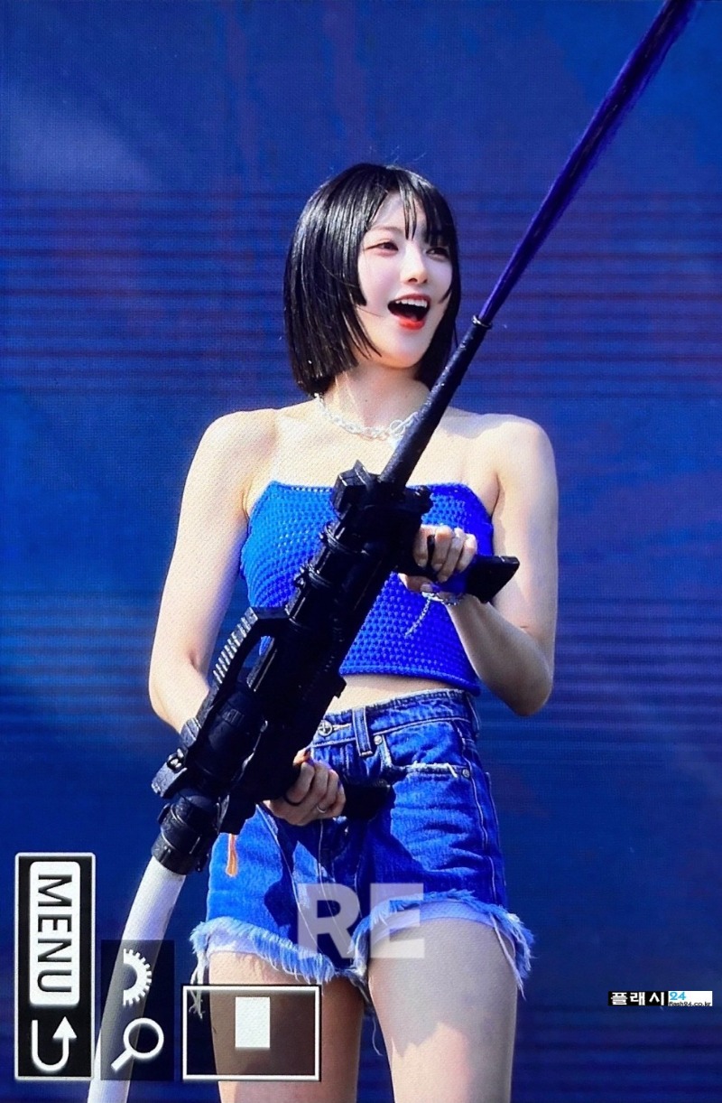 F34MnOVboAARifp.jpg