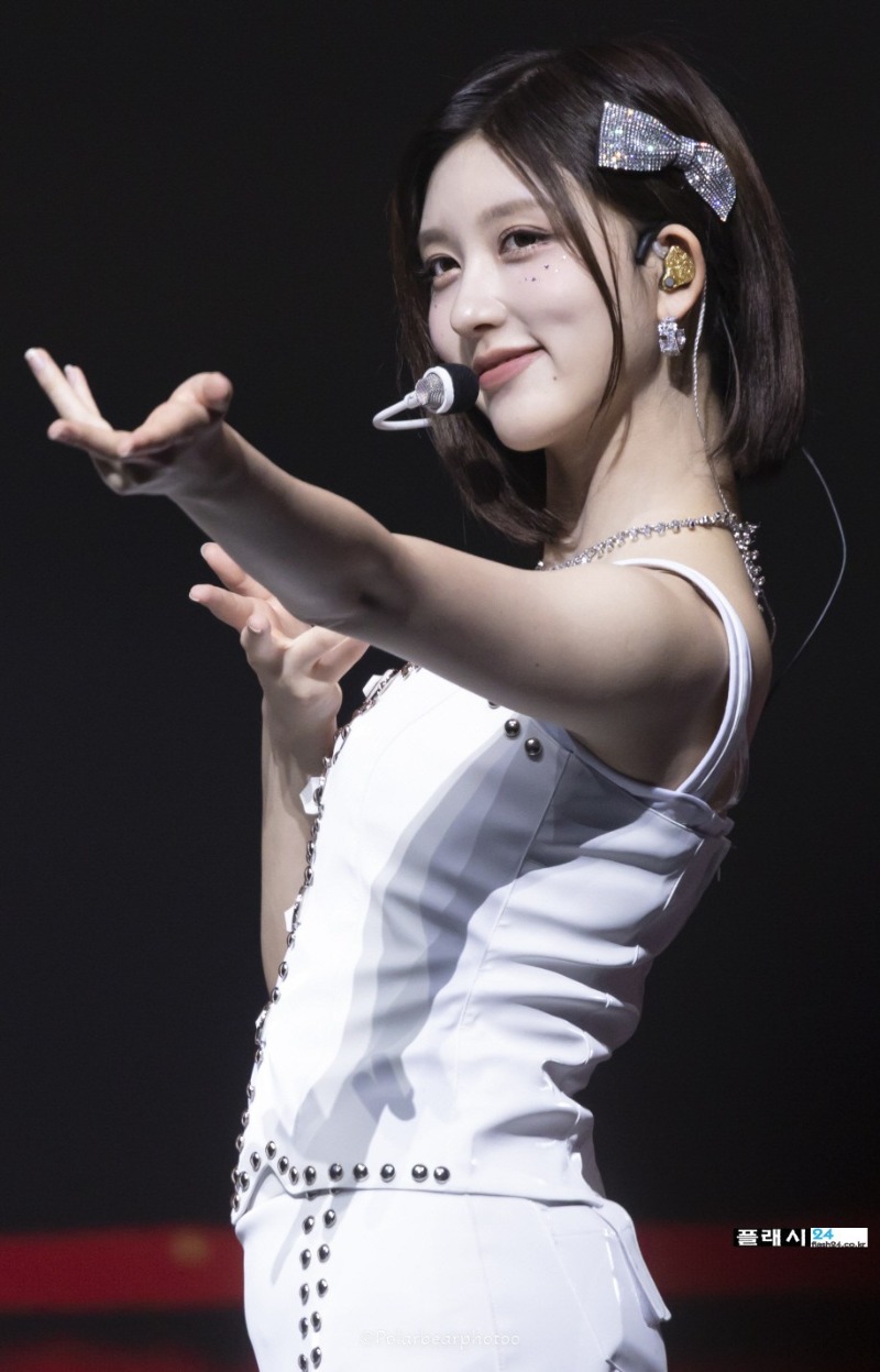 F5064GLawAA2nvy.jpg