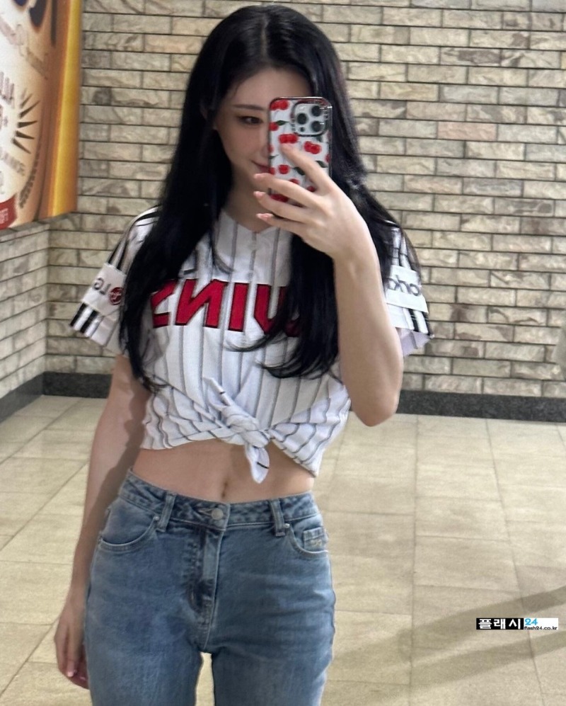 230916-ITZY-CHAERYEONG-Instagram-3.jpg