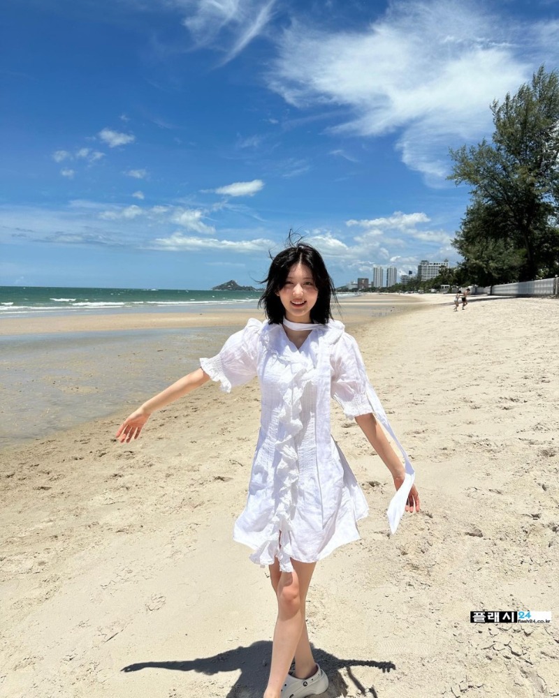 230216-Gaeul-Instagram-1.jpg