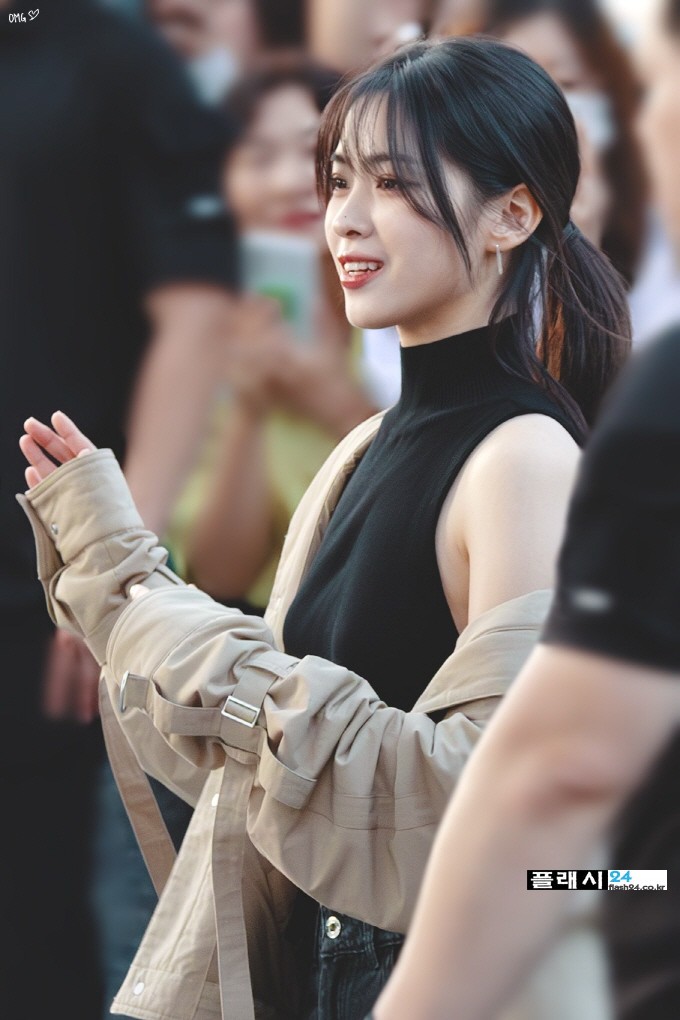 F5qxbcjb0AAOpfH.jpg