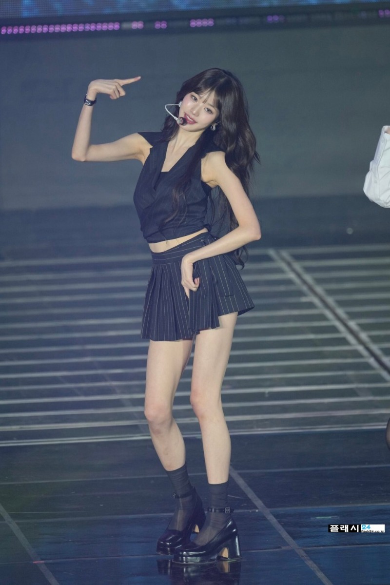 IVE-WONYOUNG-IVE-2nd-FANMEETING-5.jpg