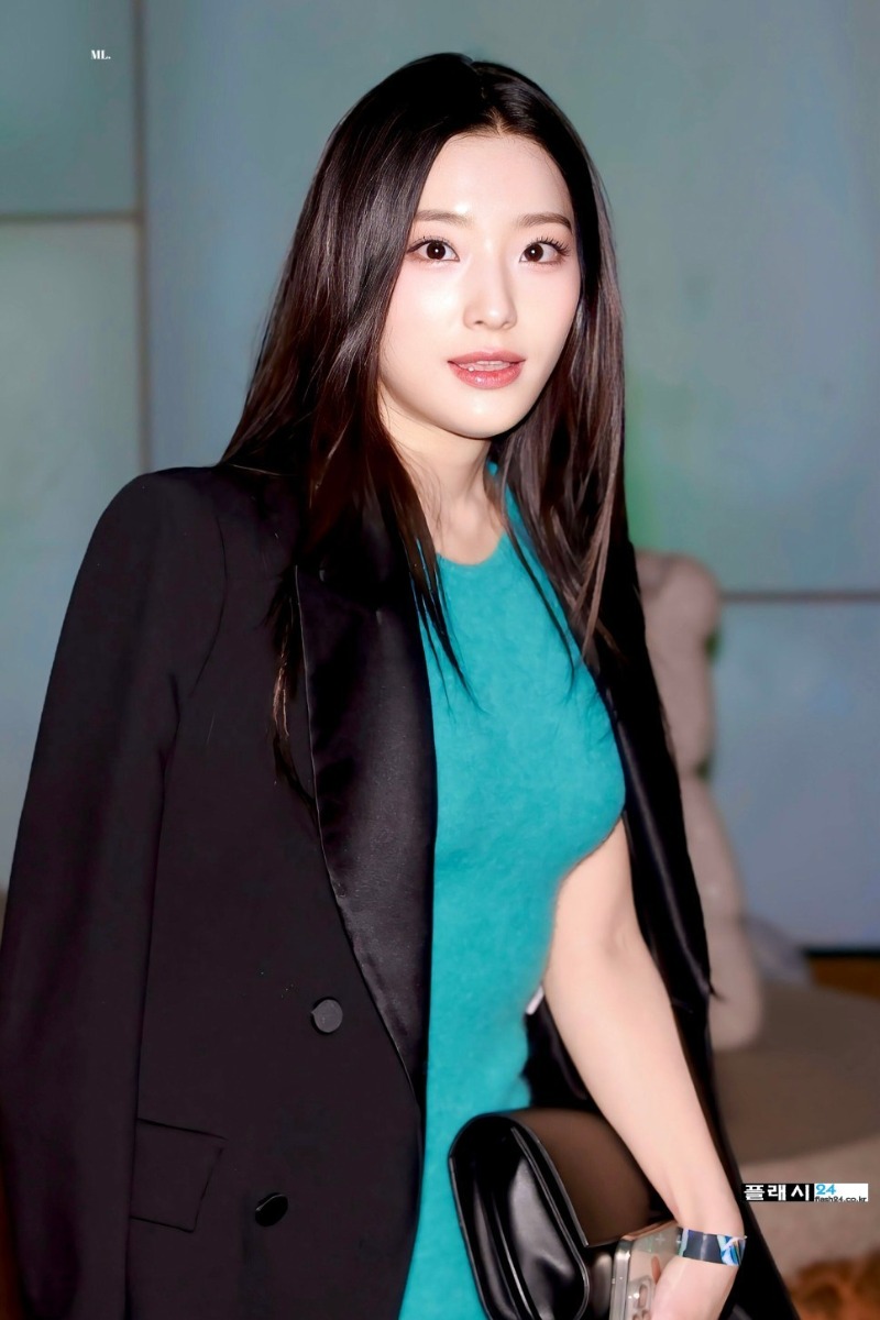 240314-fromis-9-Saerom-Inspire-Grand-Opening-Event-2.jpg