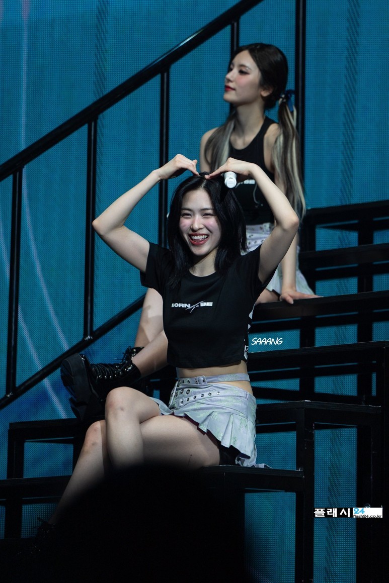240326-ITZY-Ryujin-2nd-World-Tour-Born-To-Be-in-Melbourne-15.jpg