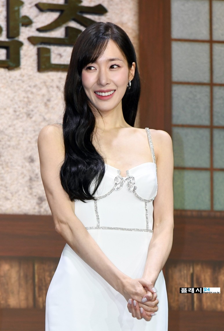 240508-Tiffany-Young-Uncle-Samsik-Production-Press-Conference-12.jpg