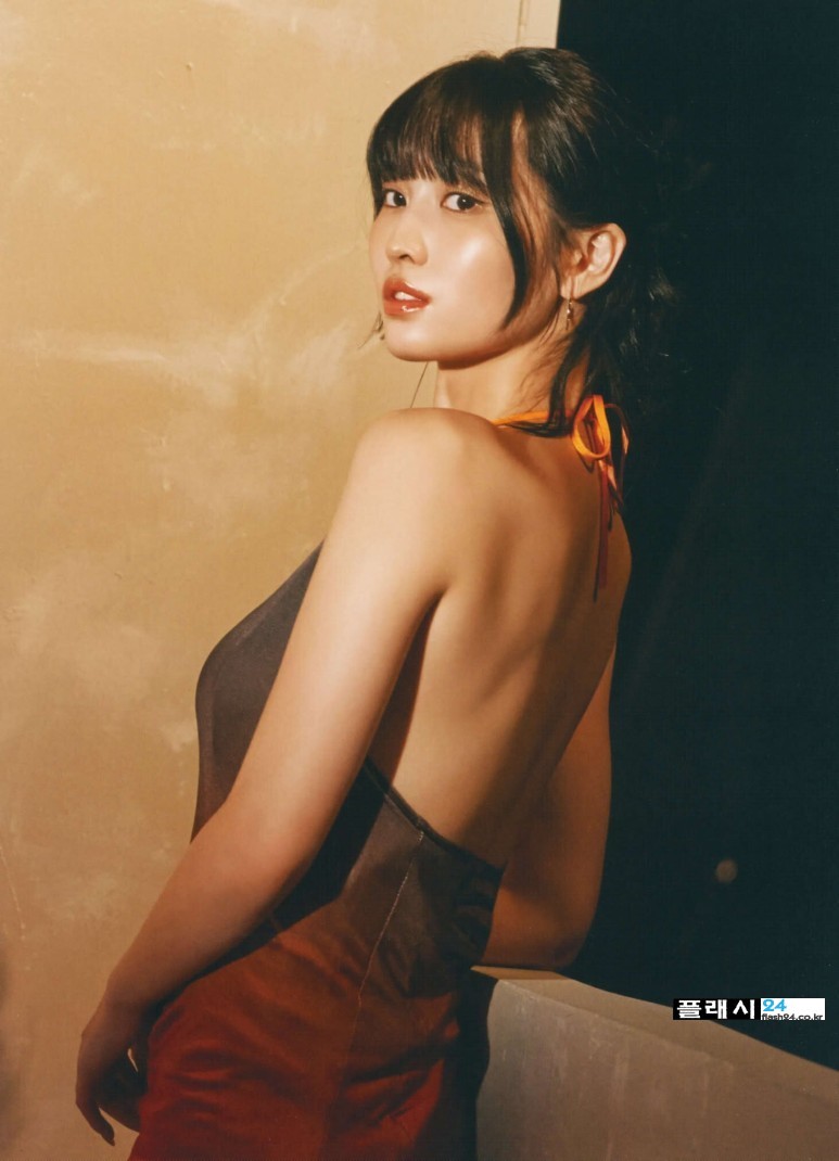 240505-TWICE-MOMO-MONOGRAPH-With-YOU-th-SCANS-8.jpg